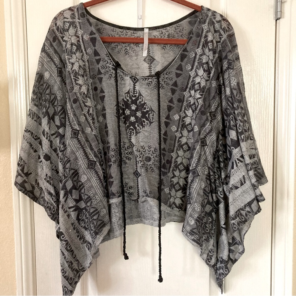 Mona B Tribal Native Sheer Poncho Top Size Small Black White